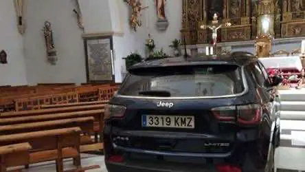 Владелец каннамагазина въехал в церковь на автомобиле, спасаясь от «дьявола»