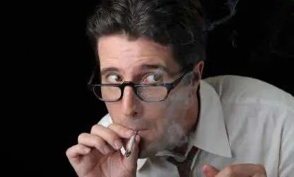 Новый опрос показывает, что четверть потребителей в легальных штатах курит коноплю на работе