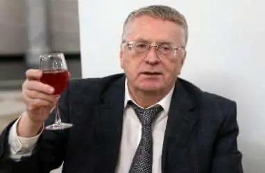 Жириновский требует приравнять алкоголь к наркотикам