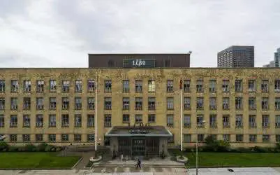 В Онтарио будет допущено распространение конопли частными компаниями, однако открытие рынка задержится