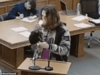 В Тенесси мужчина скурил джоинт на судебном заседании, где его обвиняли в хранении травки