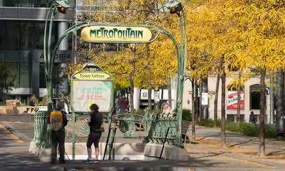 Правительство Монреаля планирует продавать коноплю в метрополитене