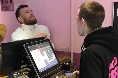 Чемпион UFC, Конор МакГрегор, был замечен в конопляной кофейне в Амстердаме