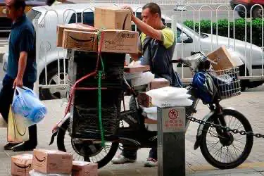 Американцы наловчились заказывать наркотики по почте