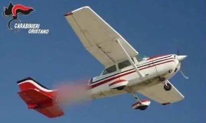 На Сардинии с самолёта на крышу дома сбросили чемодан, в котором было больше восьми килограммов кокаина