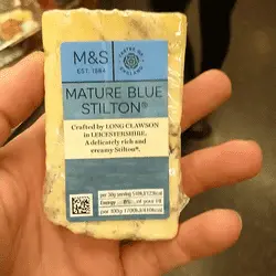 Британские копы нашли наркоторговца по фотографии сыра в руке