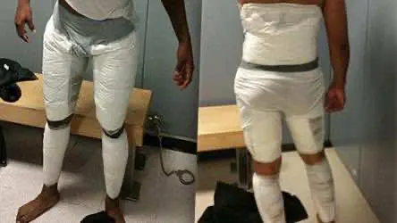 В США арестовали двоих авиапассажиров с кокаином в штанах