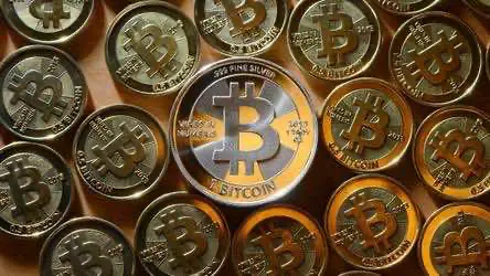 Биткоин терпит поражение впервые за два года