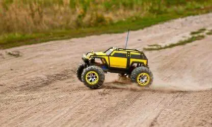 Подросток обвиняется в использовании автомобиля с дистанционным управлением для транспортировки метамфетамина через границу США