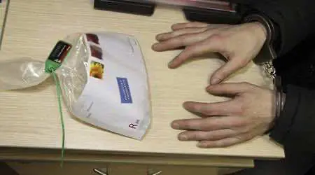 В Пулково перехватили конверт из Польши с сотней марок, пропитанных ЛСД